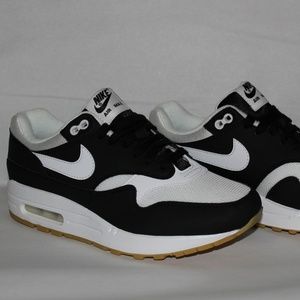 Nike Air Max 1 “The Classic” Wnms size 8
